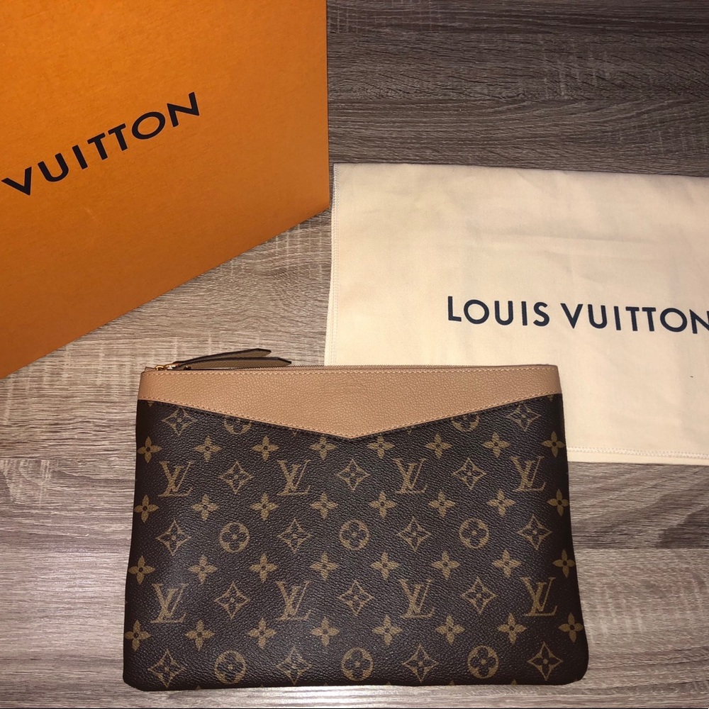 LOUIS VUITTON | Daily Pouch in Sesame